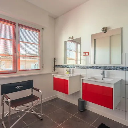 Joli 3km De La רויאן